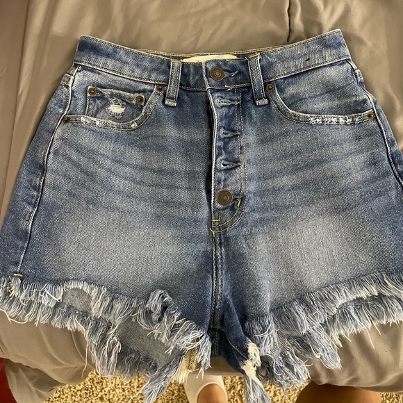Abercrombie and Fitch high rise shorts - Picture 1 of 3